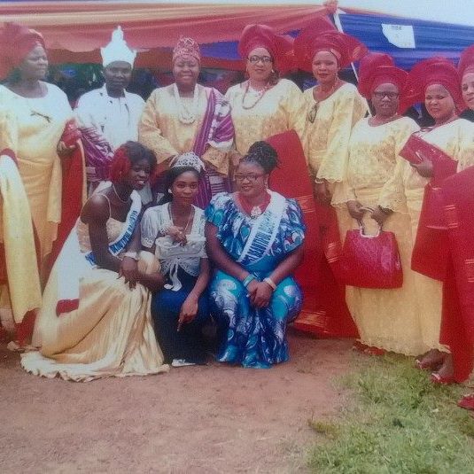 Oba Sunday Adewumi with Igogo Daughers Association