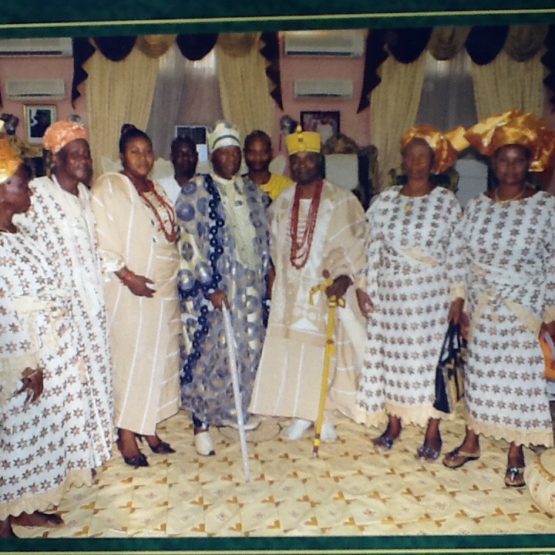 Kabiyesi Onigogo and his Olori posing with Late Kabiyesi Oba Okunade Sijuade Ooni Olubuse II and representatives of Igogo source in Ile Ife